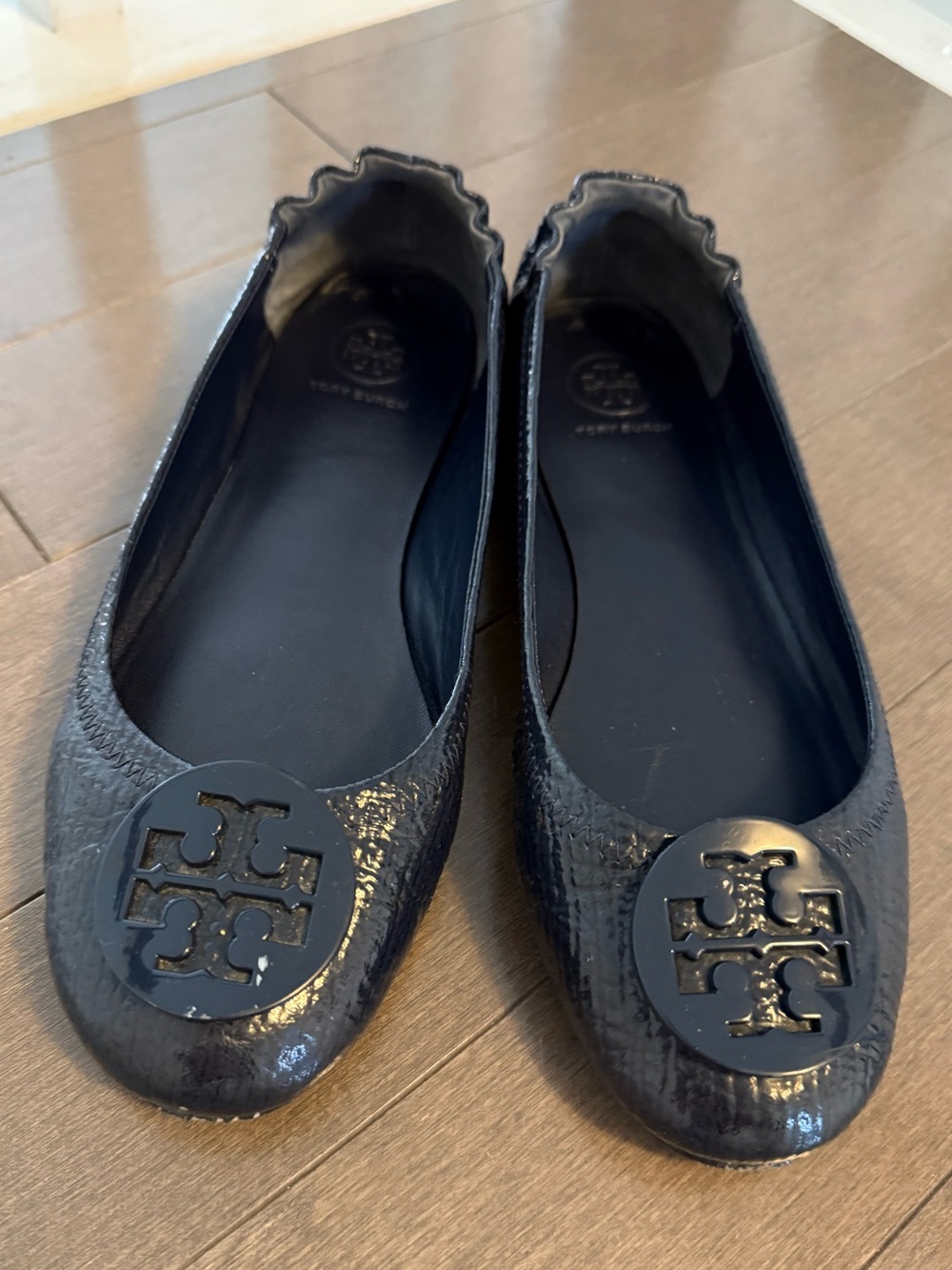 Tory Burch Minnie Patent Cracked Leather Logo Ballet Flats